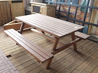 Hardhouten picknicktafel. afmeting totaal 180 x 167 cm. - afbeelding 1 van  2
