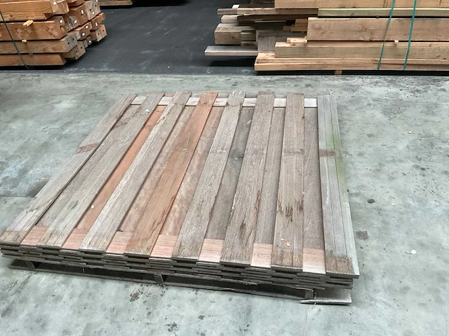 Hardhouten tuinscherm met toog 15-planks 180x180 cm (3x) - afbeelding 1 van  3
