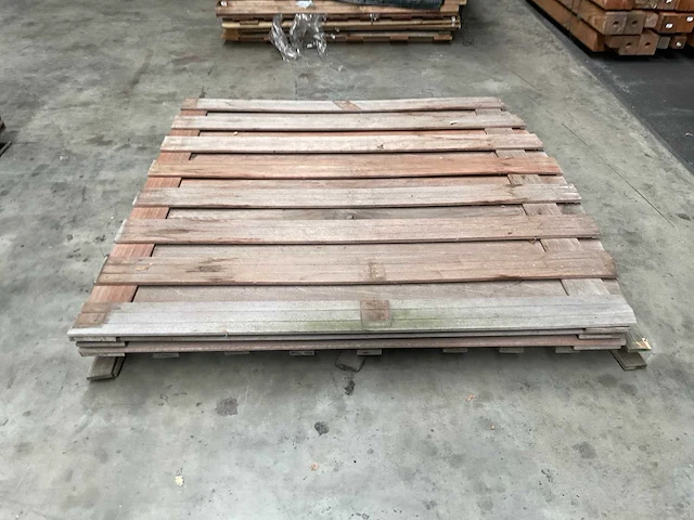 Hardhouten tuinscherm met toog 15-planks 180x180 cm (3x) - afbeelding 2 van  3