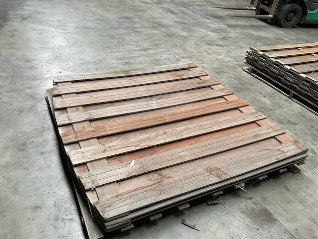 Hardhouten tuinscherm met toog 15-planks 180x180 cm (3x) - afbeelding 3 van  3