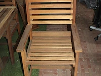 Hardhouten tuinset bestaande tafel en vier stoelen met leuning, tafel 139 x 94 x 76 cm. - afbeelding 4 van  4