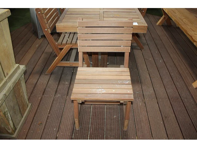 Hardhouten tuinset bestaande tafel en vier stoelen. tafelafmeting 139 x 94 x 76 cm. - afbeelding 3 van  4