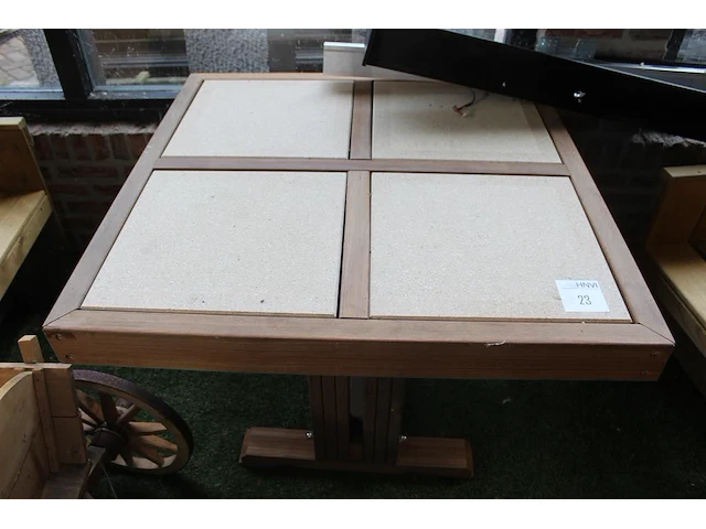 Hardhouten tuintafel met stenen inleg. afmeting 93 x 93 x 75 cm. - afbeelding 1 van  2