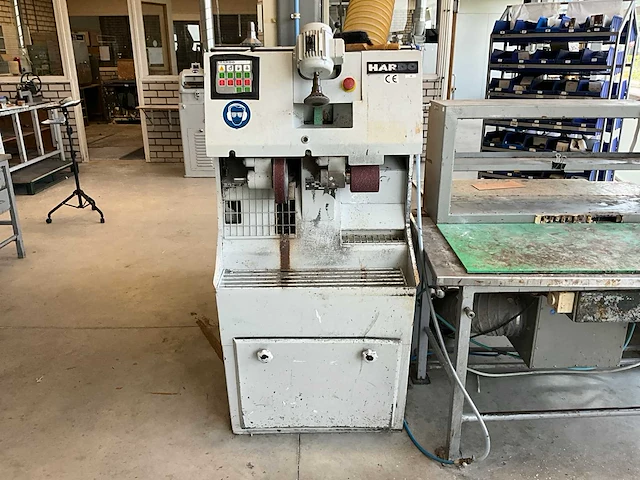 Hardo ortho solo 75 band- schuur- polijstmachine v.v. pneumatische klepafzuiging - afbeelding 1 van  5