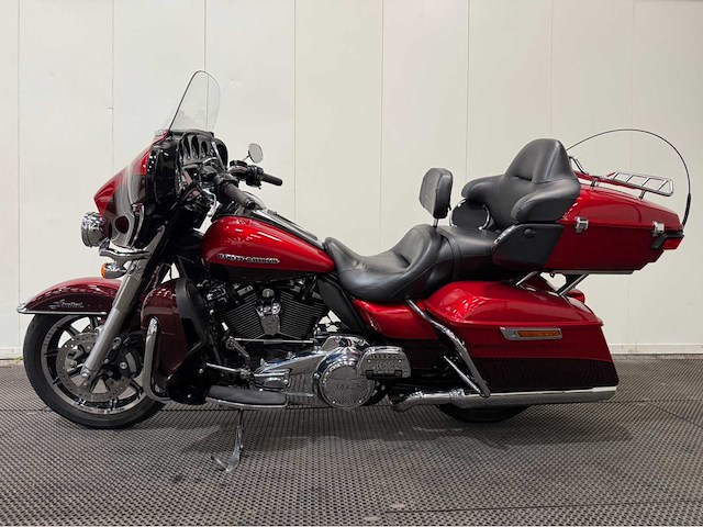 Harley davidson - tour - motorfiets - 2019 - afbeelding 21 van  26