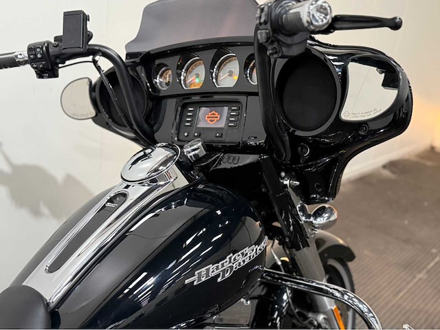 Harley davidson- tour - motorfiets - 2014 - afbeelding 10 van  26