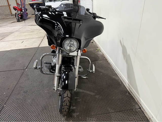 Harley davidson- tour - motorfiets - 2014 - afbeelding 13 van  26