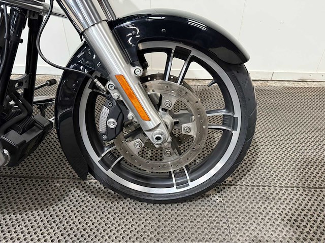 Harley davidson- tour - motorfiets - 2014 - afbeelding 17 van  26