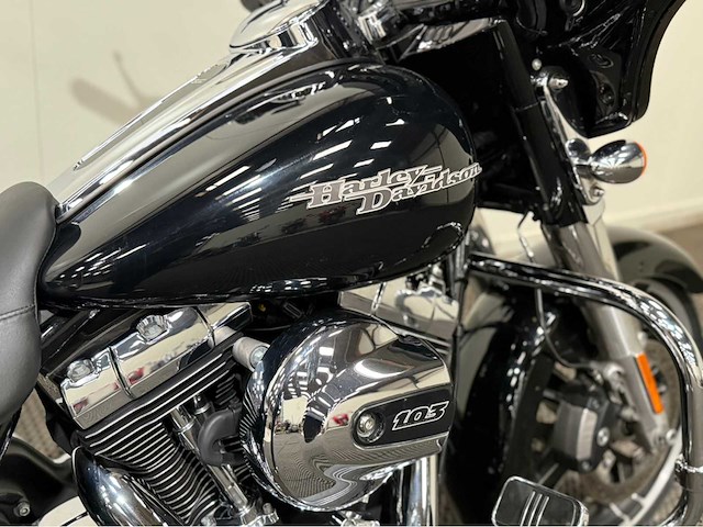 Harley davidson- tour - motorfiets - 2014 - afbeelding 19 van  26