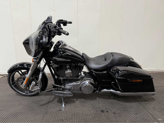 Harley davidson- tour - motorfiets - 2014 - afbeelding 21 van  26