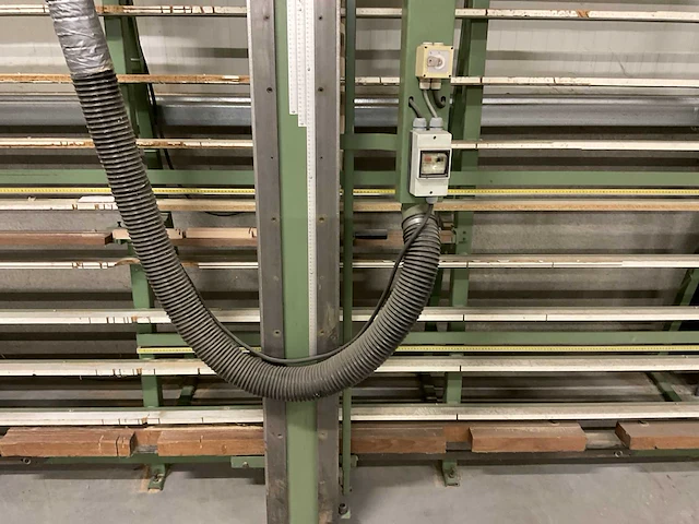 Harwi 1550 verticale platenzaagmachine - afbeelding 3 van  15