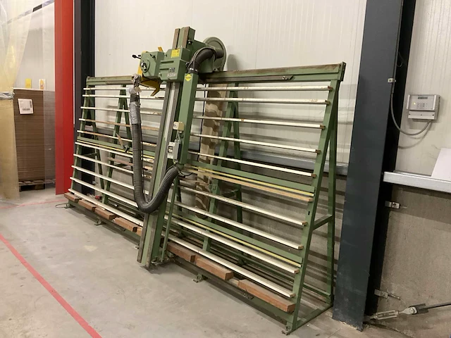 Harwi 1550 verticale platenzaagmachine - afbeelding 14 van  15
