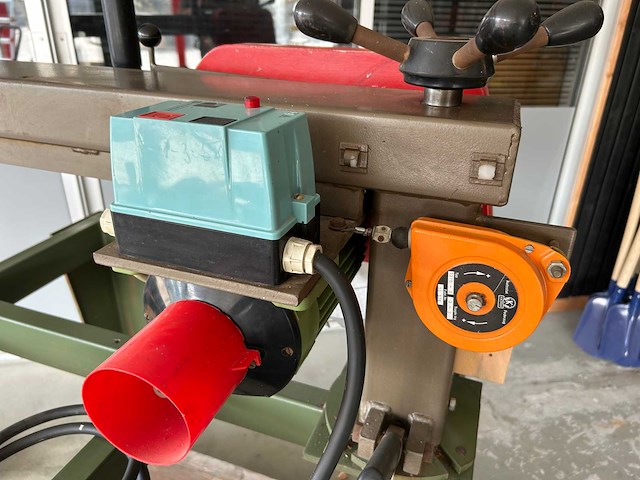 Harwi 625 radiaalafkortzaagmachine - afbeelding 9 van  10