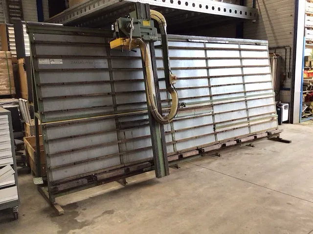 Harwi verticale platenzaagmachine - afbeelding 1 van  11