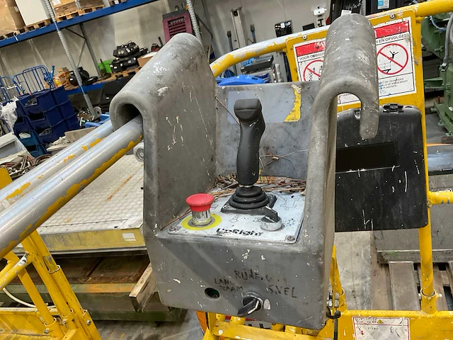 Haulotte compact hoogwerker - afbeelding 9 van  10