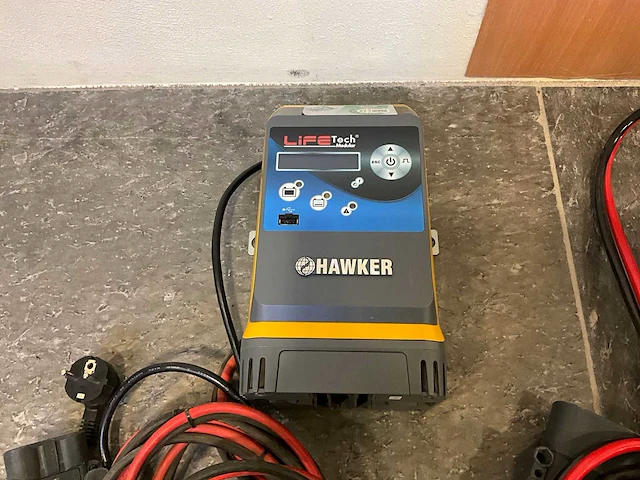 Hawker - 24v 36a - acculaders - - afbeelding 2 van  3