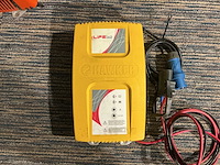 Hawker - 24v 60a - acculaders - afbeelding 1 van  2