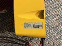 Hawker - 24v 60a - acculaders - afbeelding 2 van  2