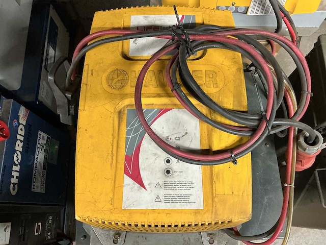 Hawker - 48v 100a - acculaders - afbeelding 1 van  2