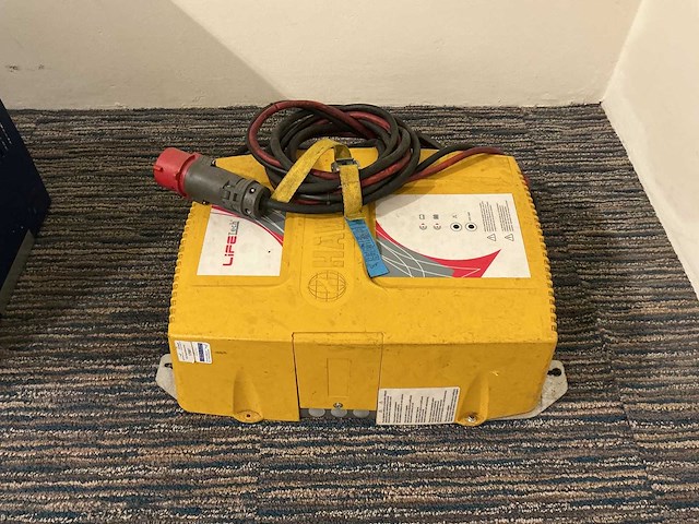 Hawker - 48v 115a - acculaders - afbeelding 1 van  2