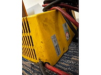 Hawker - 48v 115a - acculaders - afbeelding 2 van  2