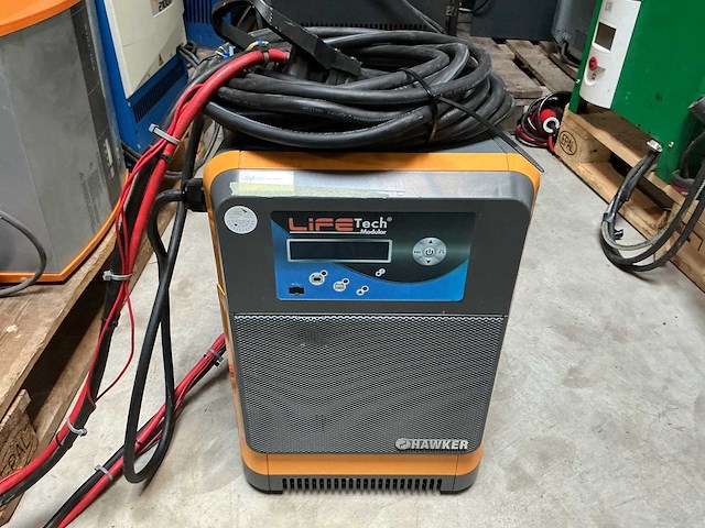 Hawker - 48v 82a - acculaders - afbeelding 1 van  3