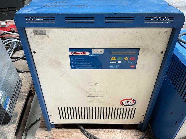 Hawker - 80v 80a - acculaders - afbeelding 1 van  1