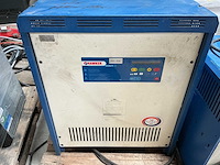 Hawker - 80v 80a - acculaders - afbeelding 1 van  1