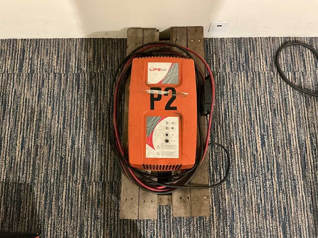 Hawker lifetech - 24v 80a - acculaders - afbeelding 1 van  2