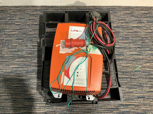 Hawker lifetech - 48v 100a - acculaders - afbeelding 1 van  2