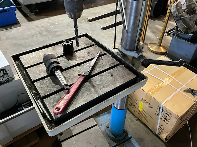 Hbm 32 kolomboormachine - afbeelding 4 van  12