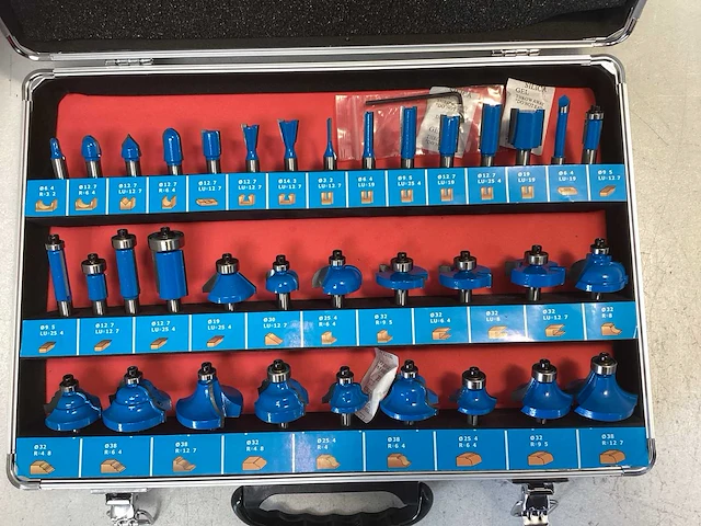 Hbm 35-delige houtfrezenset – 6mm en 8mm schacht, hardmetaal, diverse profielen - afbeelding 2 van  3