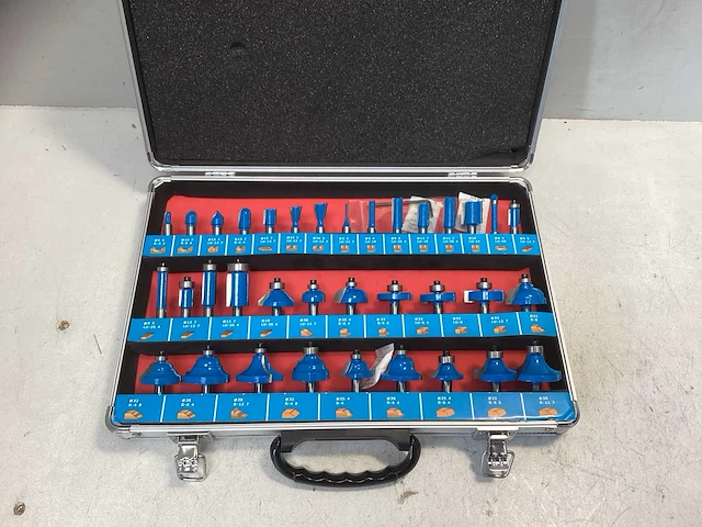 Hbm 35-delige houtfrezenset – 8mm schacht, hardmetaal, diverse profielen - afbeelding 1 van  3