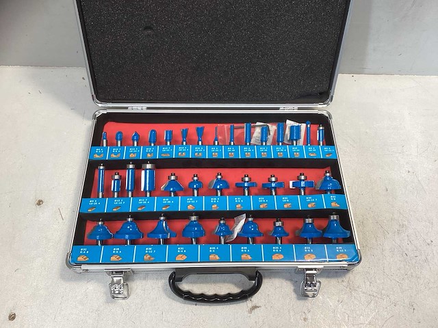 Hbm 35-delige houtfrezenset – 8mm schacht, hardmetaal, diverse profielen - afbeelding 1 van  3