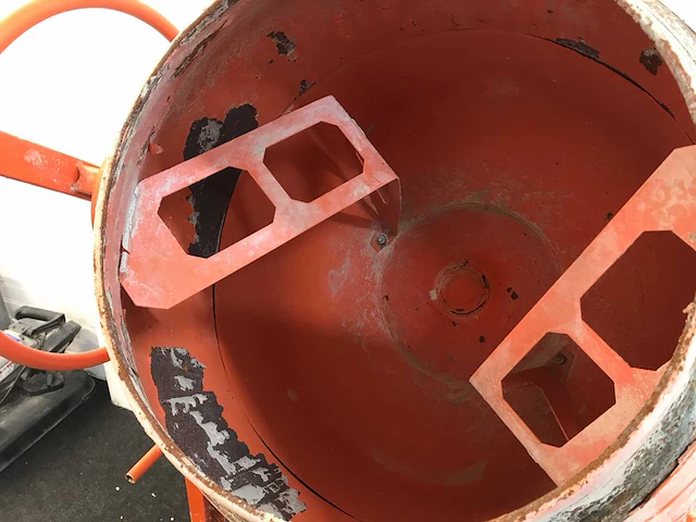 Hbm 9081 betonmixer - afbeelding 2 van  4