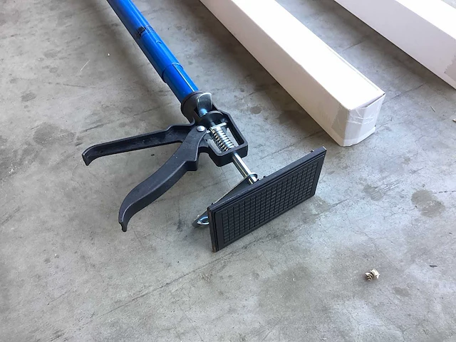 Hbm verstelbare stempel met automatische vergrendeling 115 - 290 cm - afbeelding 2 van  3