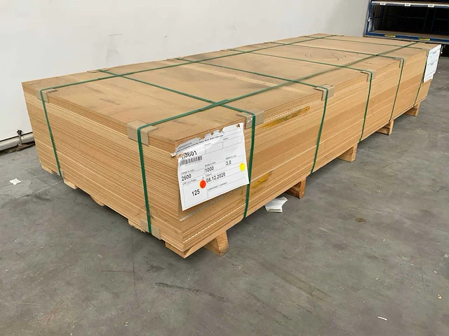 Hdf plaat 2600x1025x3mm (125x) - afbeelding 1 van  6