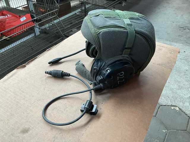 Headset in helm - afbeelding 3 van  5
