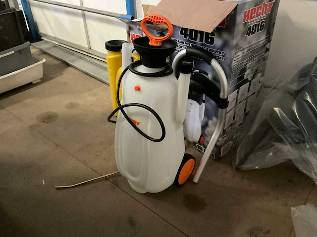Hecht 4016 mobiele drukspuit - afbeelding 1 van  3