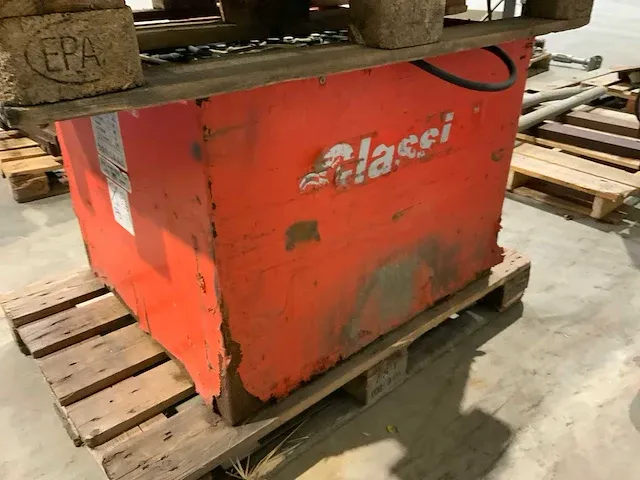 Heftruck accupakket en acculader - afbeelding 4 van  5