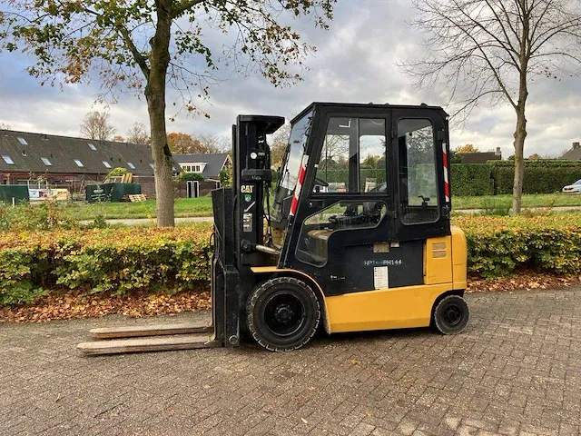 Heftruck caterpillar ep30k elektrisch 3000kg - afbeelding 1 van  1