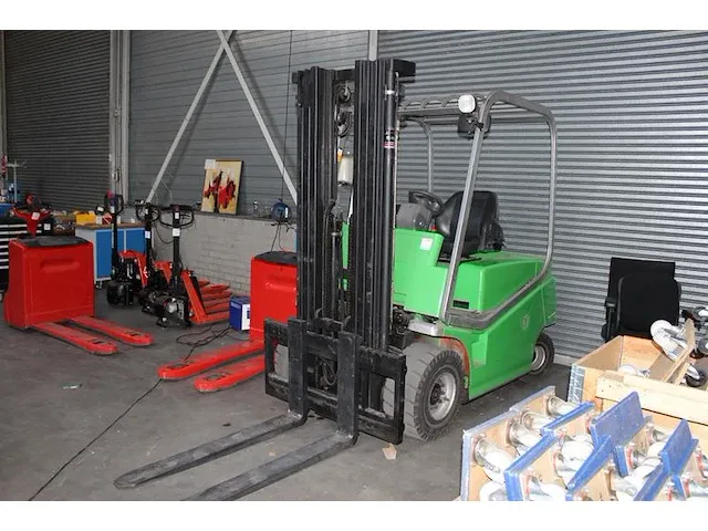 Heftruck cesab type c4e 300v. maximale draaglast 3000 kg. - afbeelding 1 van  9