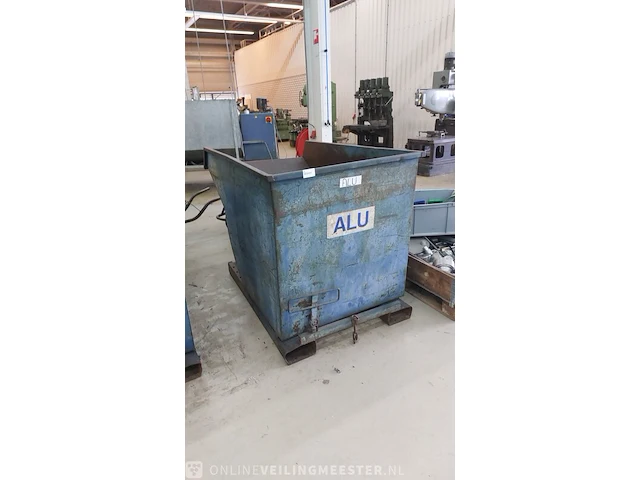 Heftruck kiepbak met aluminium spaanders - afbeelding 1 van  6