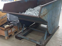 Heftruck kiepbak met aluminium spaanders - afbeelding 4 van  6