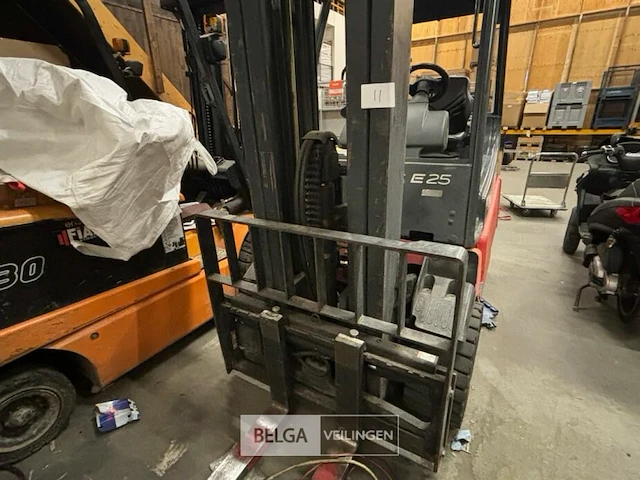 Heftruck linde bouwjaar 2005 model: e25p-600-02 accu leef inclusief oplader - afbeelding 3 van  7