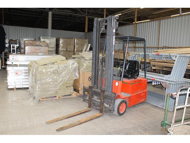 Heftruck linde e15 met sideshift, driedelige mast, maximale hefhoogte 655 cm, maximaal hefvermogen 1500 kg ... - afbeelding 1 van  6