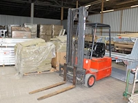 Heftruck linde e15 met sideshift, driedelige mast, maximale hefhoogte 655 cm, maximaal hefvermogen 1500 kg ...