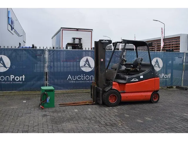 Heftruck linde e30/600-02 elektrisch 3000kg - afbeelding 1 van  1