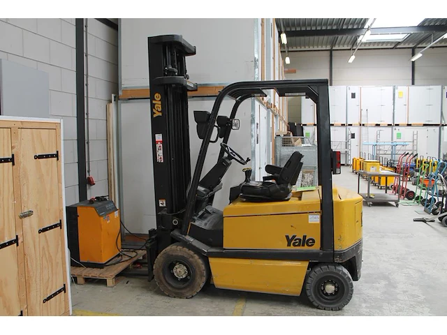 Heftruck yale erp25alf met laadstation jungheinrich. side-shift. tweedelige mast. bouwjaar 2005. hefhoogte ... - afbeelding 1 van  8