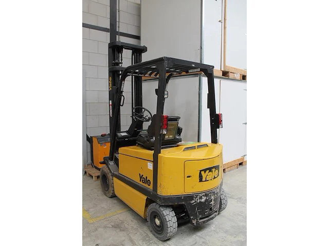 Heftruck yale erp25alf met laadstation jungheinrich. side-shift. tweedelige mast. bouwjaar 2005. hefhoogte ... - afbeelding 2 van  8